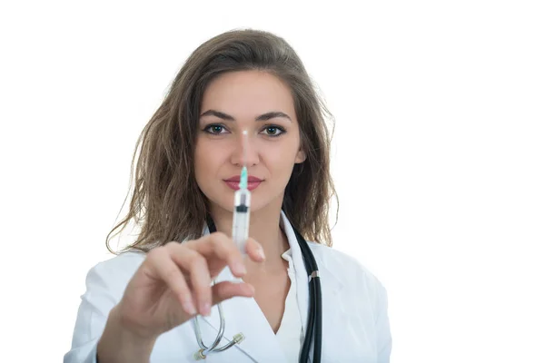 Ženský lékař kontrola stříkačky — Stock fotografie