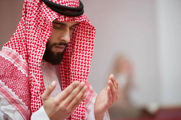 祈るイスラム教徒の宗教の男 — ストック写真