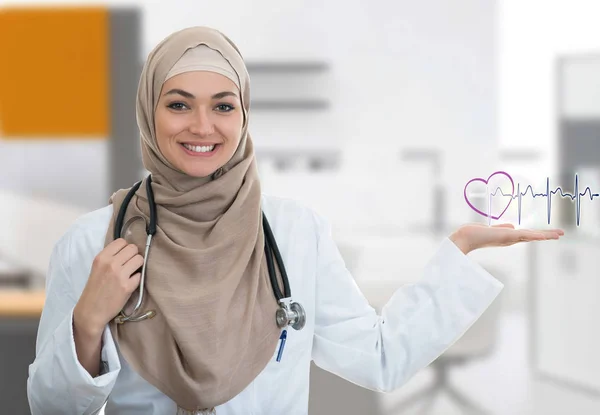 Confident Muslim female doctor holding EKG sign — Stock Photo, Image