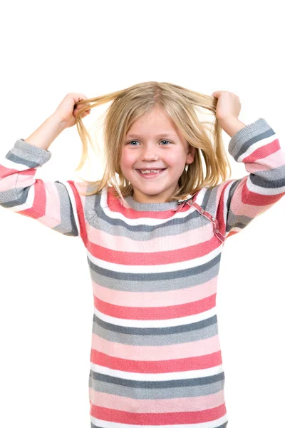 Mädchen hält ihr widerspenstiges, wirres langes Haar — Stockfoto