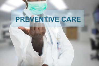 Parmak ile işaret neşeli Afrika doktor