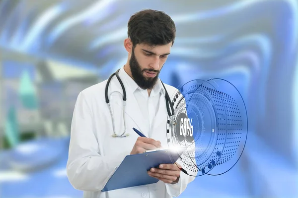 Занепокоєний молодий лікар з бородою тримає паперу — стокове фото