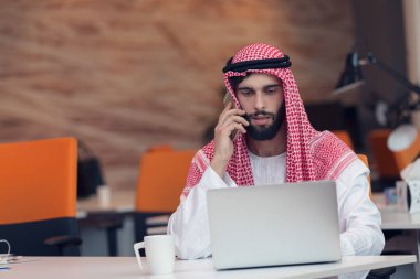 Arap işadamı çalışma 
