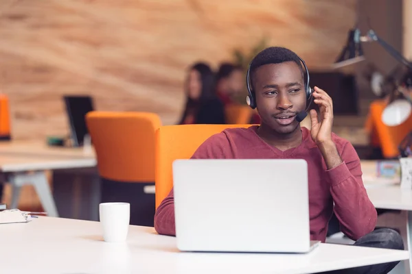 Customer Service agent in office — Stock Photo, Image