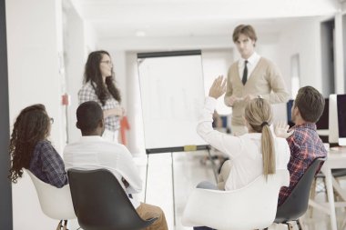 İş adamları bir sunum olması