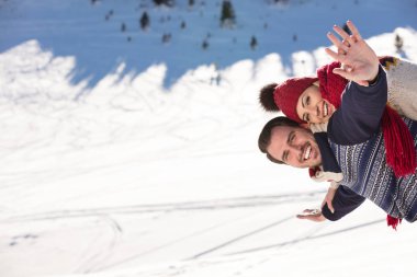 adam holding kız sırt