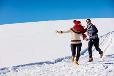 Eğleniyor çift yokuş aşağı çalışan