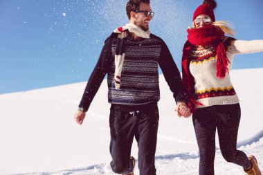 Eğleniyor çift yokuş aşağı çalışan