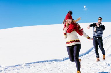 Eğleniyor çift yokuş aşağı çalışan