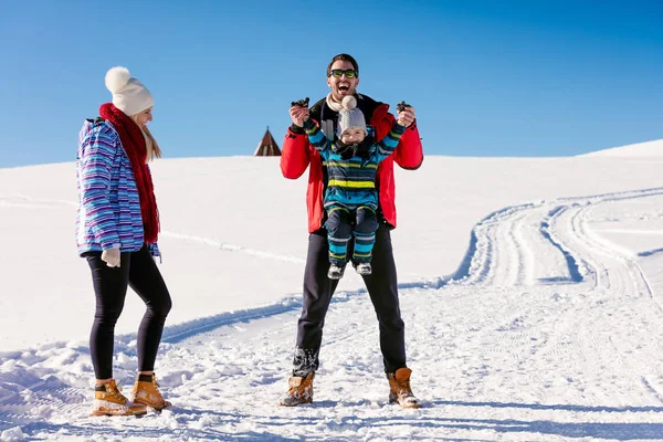 Family having fun in a winter — Stock Photo, Image