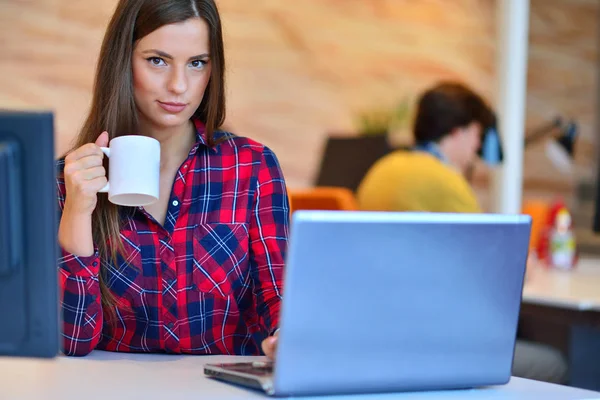 Businesswoman Drinking Coffee In The Office — Stock Photo, Image