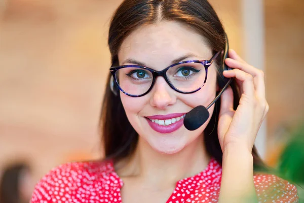 Female support operator with headset — Stock Photo, Image
