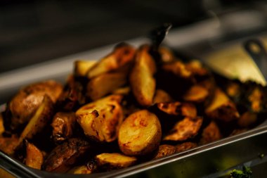 Domuz pastırmalı kızarmış patates.