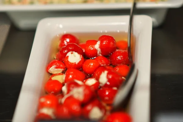 Pimentos de cereja recheados com queijo — Fotografia de Stock