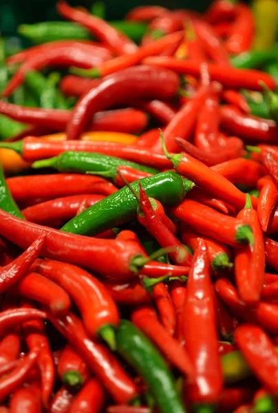 Chiles rojos y verdes —  Fotos de Stock
