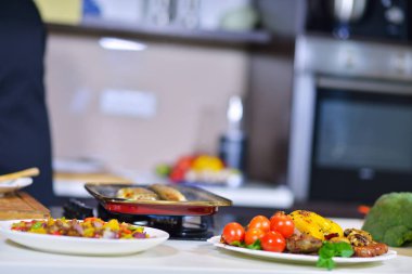 Masada sebzeli ızgara sosis