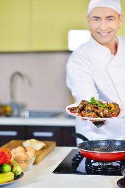 Cook holding plaka gıda ile 