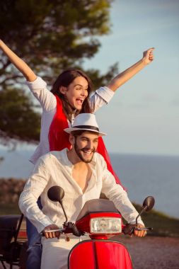 Yakışıklı ve genç kadın seyahat