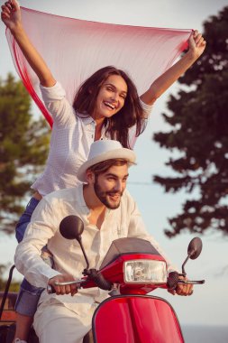 Genç biniciler kendilerini gezisinde zevk