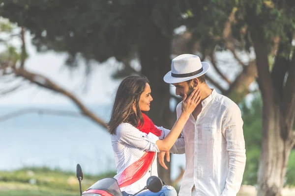 Pareja joven descansando —  Fotos de Stock