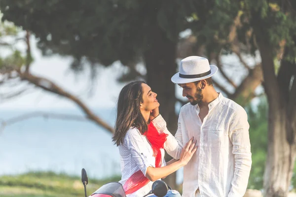 Pareja joven descansando — Foto de Stock