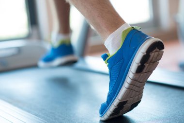 spor salonunda çalışan ayak