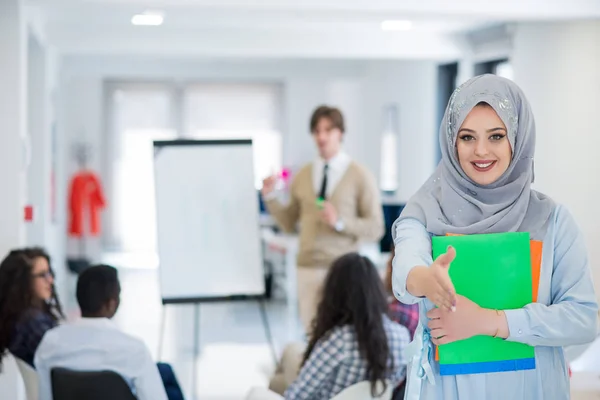 Arabic businesswoman working in team — Stock Photo, Image