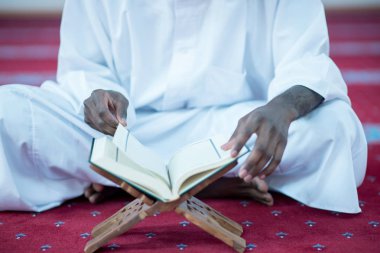 Tanrı'ya dua Afrika Müslüman erkek