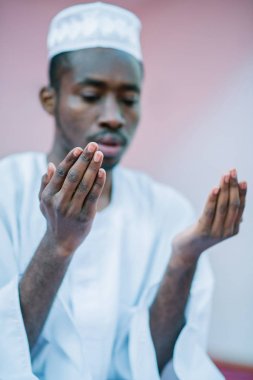 Tanrı'ya dua Afrika Müslüman erkek