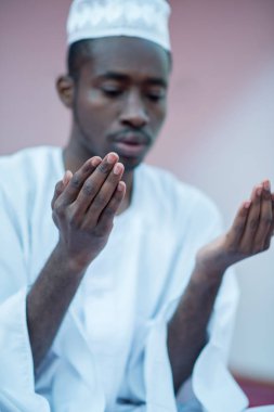 Tanrı'ya dua Afrika Müslüman erkek