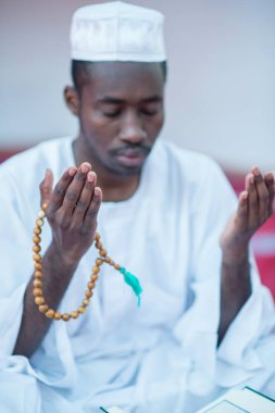 Tanrı'ya dua Afrika Müslüman erkek
