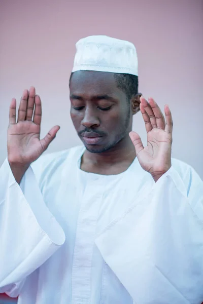 African Muslim Man Praying To God — Stock Photo, Image