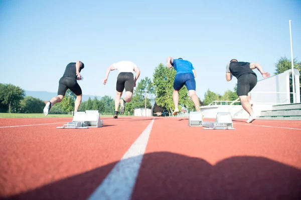 Löpare som förbereder sig för race — Stockfoto