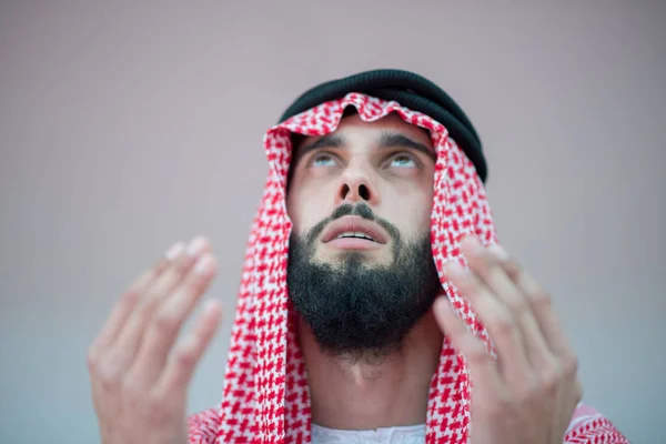祈るイスラム教徒アラビア語男 — ストック写真