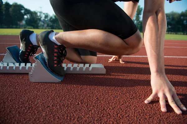 Runner preparing for race — Stock Photo, Image