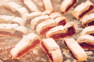 Turta tepeye tatlı meyve doldurma