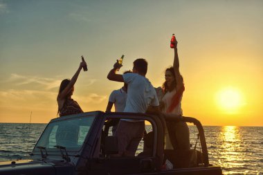 İnsanlar eğlenmek Cabrio araba