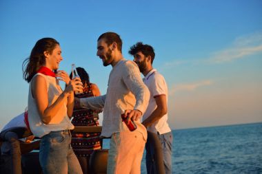 İnsanlar eğlenmek Cabrio araba