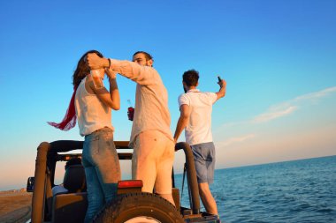 İnsanlar eğlenmek Cabrio araba