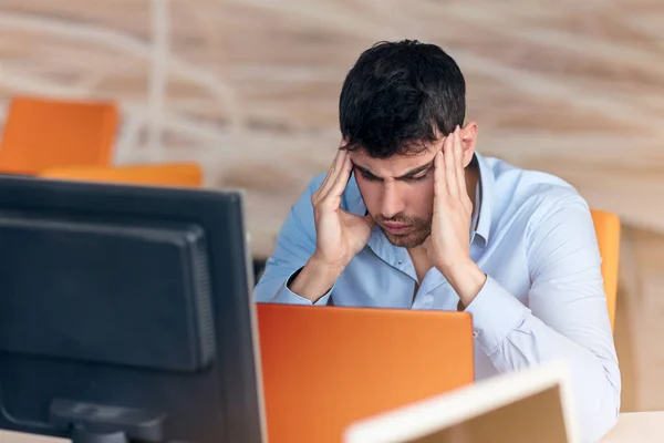 Worried businessman working in office — Stock Photo, Image