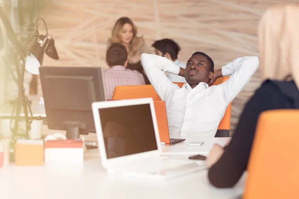 Un homme d'affaires afro-américain en pause — Photo