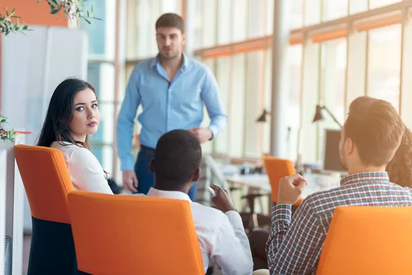 Man making presentation to team at office — Stock Photo, Image