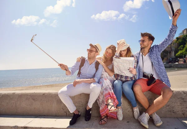 Tourism, travel, people, leisure and technology concept — Stock Photo, Image