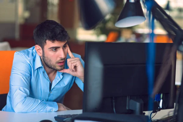 Freelance programmer working in startup office — Stock Photo, Image