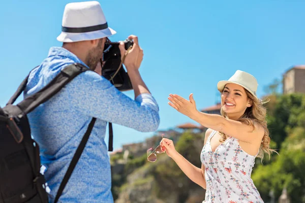 Coppia turistica Scattare foto — Foto Stock