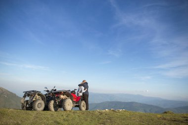 mutlu çift quadbikes üzerinde 