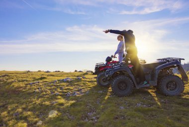 Çift Quad bisiklet veya Atv ile off-road sürüş