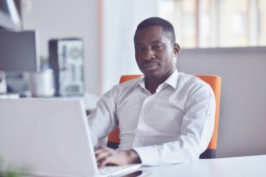 Bilgisayarda Office Başlangıç iş işadamı