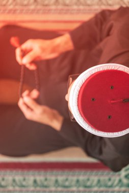 Cami içinde dua Müslüman dindar Üstten Görünüm