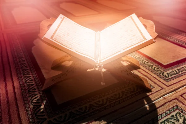 Quran in the mosque - open for prayers — Stock Photo, Image